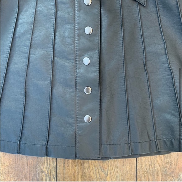 Free People Perfect Fall Black Buttoned Faux Leather Mini Skirt Size 2 - Picture 3 of 9